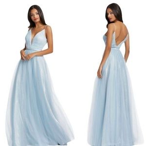 Mac Duggal Gown Elsa
Princess Ice Blue Sparkle
Plunging V Full Tulle A-line 4